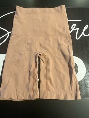 SKIMS Sculpting Above the Knee Shorts w/ Open Gusset L/XL NEW out BOX